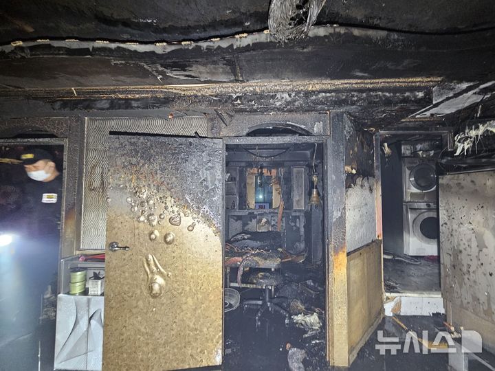 [부천=뉴시스] 경기 부천 마사지 업소 불. (사진=부천소방서 제공) 2025.11.05. photo@newsis.com