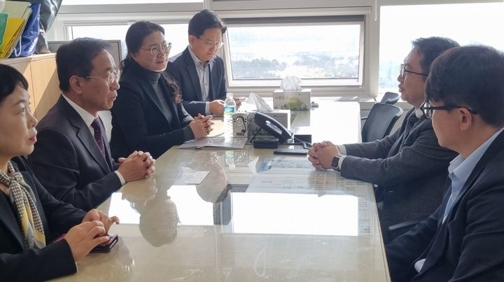 행안부서 국비 증액 호소하는 김문근(왼쪽 두번째) 단양군수 *재판매 및 DB 금지