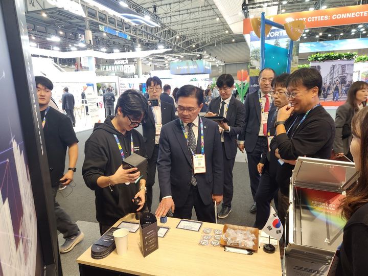 [천안=뉴시스] 충남 천안시가 스페인 바르셀로나에서 열린 스마트시티 엑스포 콩크레스에서 천안관을 개관하고 글로벌 홍보를 시작했다. (사진=천안시 제공) 2025.11.05. photo@newsis.com *재판매 및 DB 금지