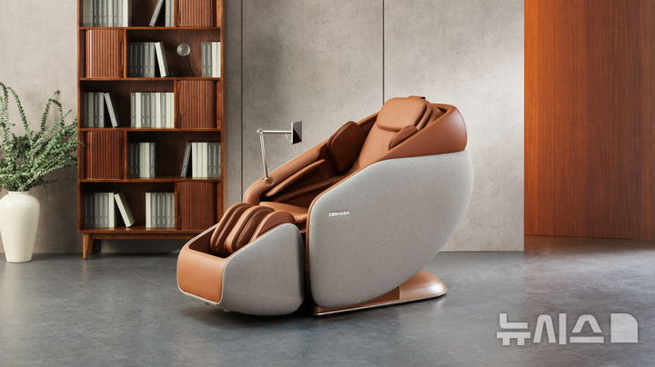 [서울=뉴시스] 세라젬의 프리미엄 안마가전 '파우제 M10'. (사진= 세라젬 제공)