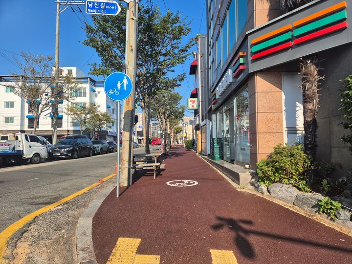 [울산=뉴시스] 정비가 왼료된 울산 동구 자전거도로. 2025.11.05. photo@newsis.com *재판매 및 DB 금지