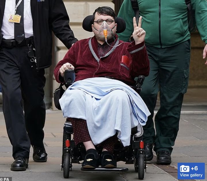 [서울=뉴시스]성폭행 혐의를 피하려 자신의 죽음을 위장하고 해외로 도주했던 미국 남성 니콜라스 로시가 체포돼 결국 징역형을 선고받았다. (사진출처: 뉴욕포스트 캡처)2025.11.05.