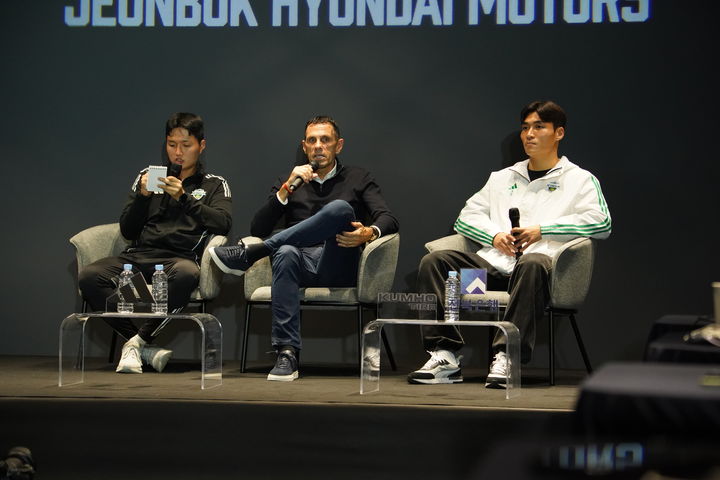 [서울=뉴시스] 프로축구 K리그1 전북현대의 거스 포옛 감독과 박진섭. (사진=전북현대 제공) *재판매 및 DB 금지