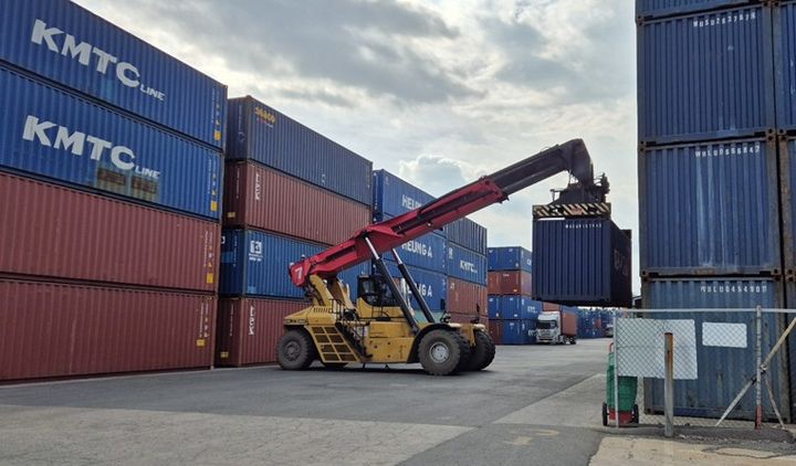 [울산=뉴시스] 울산지방해양수산청이 지난 4일부터 5일까지 이틀간 관계기관 합동으로 '울산항 수입 공컨테이너 처리 실태조사'를 실시했다. (사진=울산지방해양수산청 제공) photo@newsis.com *재판매 및 DB 금지