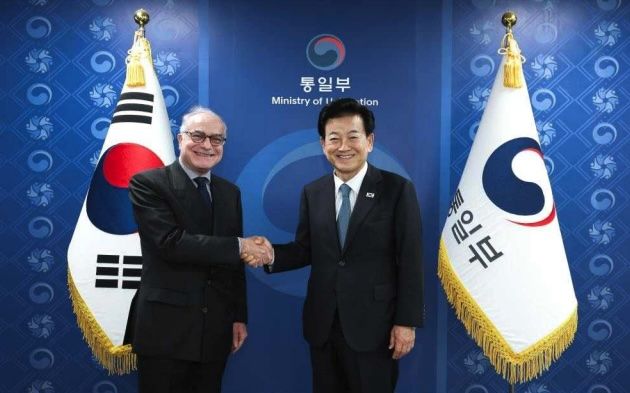 [서울=뉴시스]정동영 통일부 장관이 5일 우고 아스투토 주한 유럽연합(EU)대사를 만난 모습. (사진=통일부 제공) 2025.11.05. *재판매 및 DB 금지