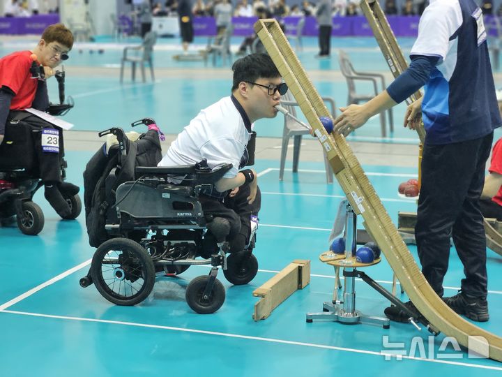 [청주=뉴시스] 충북 장애인선수단 45회 전국장애인체전 경기 출전. (사진=충북도장애인체육회 제공)