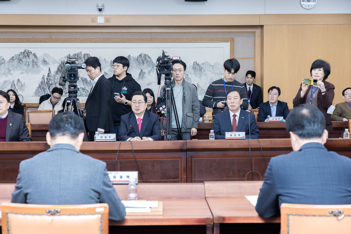 [세종=뉴시스] 5일 대전시청 대회의실에서 열린 '국민의힘·충청권 지역민생 예산정책협의회' 모습.(사진=세종시 제공). 2025.11.05. photo@newsis.com. *재판매 및 DB 금지