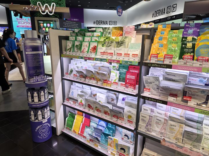 [호찌민=뉴시스] 이주혜 기자 = 베트남 호찌민 시내의 한 H&B스토어 매장에 한국 뷰티 브랜드 제품이 진열돼 있다. 2025.10.31. *재판매 및 DB 금지