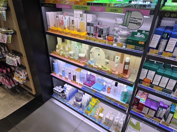 [호찌민=뉴시스] 이주혜 기자 = 베트남 호찌민 시내의 한 H&B스토어 매장에 한국 뷰티 브랜드 제품이 진열돼 있다. 2025.10.31. *재판매 및 DB 금지