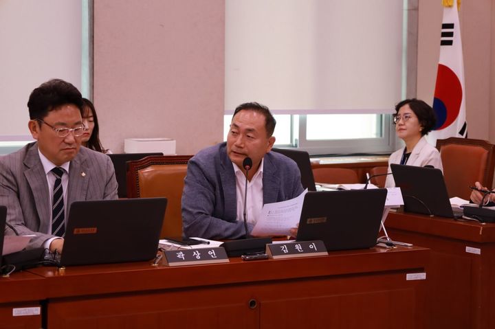 [목포=뉴시스]질의하는 김원이 국회의원. *재판매 및 DB 금지