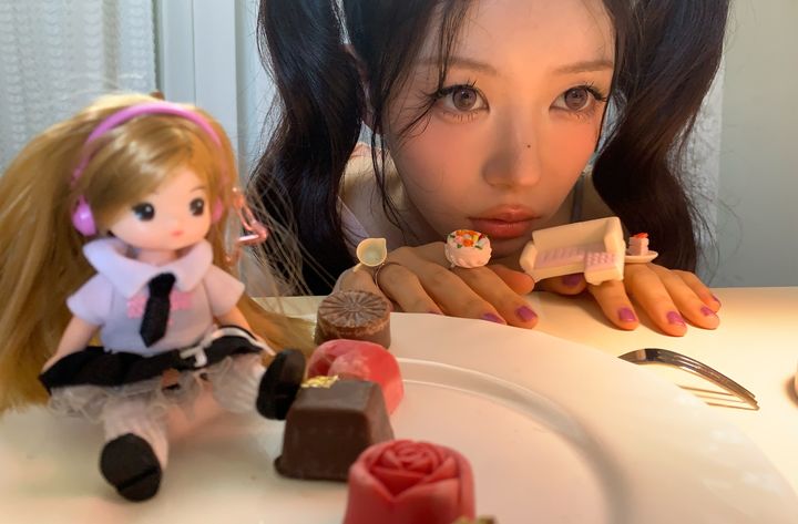 [서울=뉴시스] 그룹 아일릿의 첫 번째 싱글 '낫 큐트 애니모어'(NOT CUTE ANYMORE)의 머치반 '리틀 미미'(Little Mimi) 버전. (사진=빌리프랩 제공) 2025.11.05. photo@newsis.com *재판매 및 DB 금지