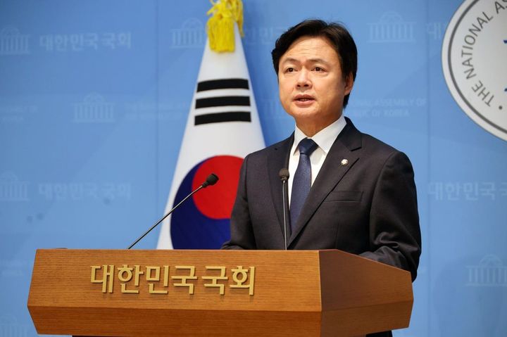 與 "국힘, 언어해독 능력 의심케 해…투기 세력 대변 중단하라"