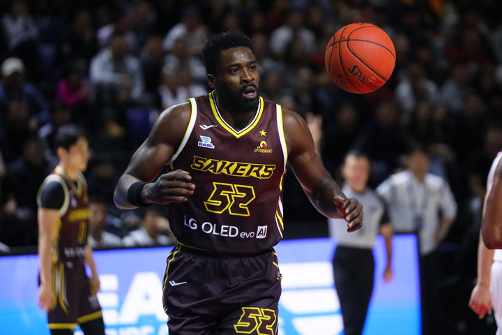 [서울=뉴시스] 프로농구 창원 LG의 마이클 에릭. (사진=EASL 제공) *재판매 및 DB 금지