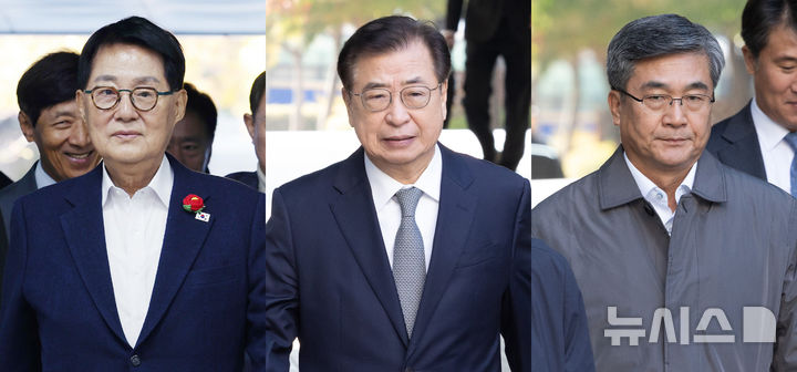 [서울=뉴시스] 김진아·황준선 기자 = '서해 공무원 피격 사건' 은폐 시도 및 '월북몰이' 혐의로 재판에 넘겨진 박지원(왼쪽부터) 전 국정원장, 서훈 전 국가안보실장, 서욱 전 국방부 장관이 5일 서울 서초구 서울중앙지방법원에서 열린 1심 결심공판에 출석하고 있다. 2025.11.05. hwang@newsis.com