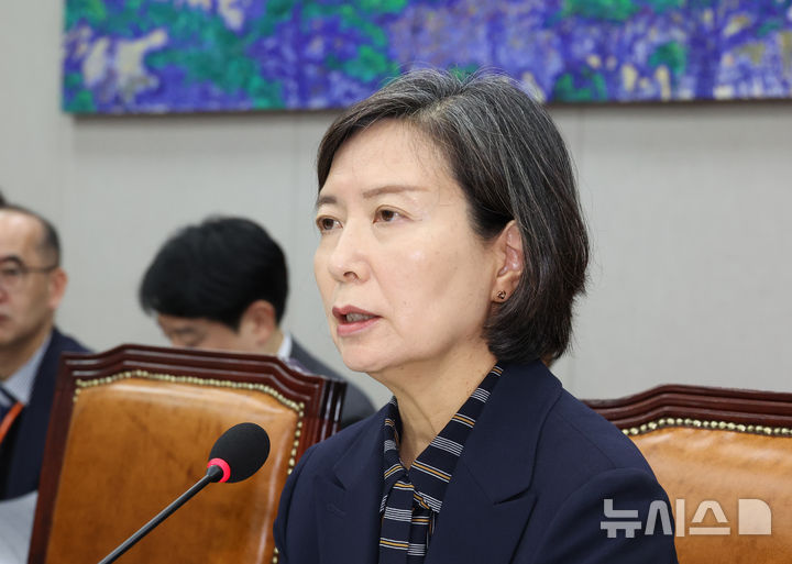 [서울=뉴시스] 김금보 기자 = 이숙진 국가인권위원회 상임위원이 5일 오전 서울 여의도 국회에서 열린 국회운영위원회 국정감사에서 질의에 답하고 있다. 2025.11.05. kgb@newsis.com