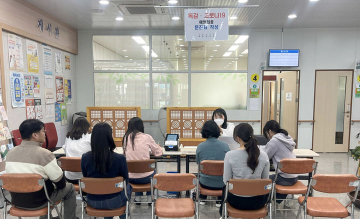 [곡성=뉴시스] 전남 곡성군 인플루엔자(독감) 예방접종. (사진=곡성군청 제공). photo@newsis.com *재판매 및 DB 금지
