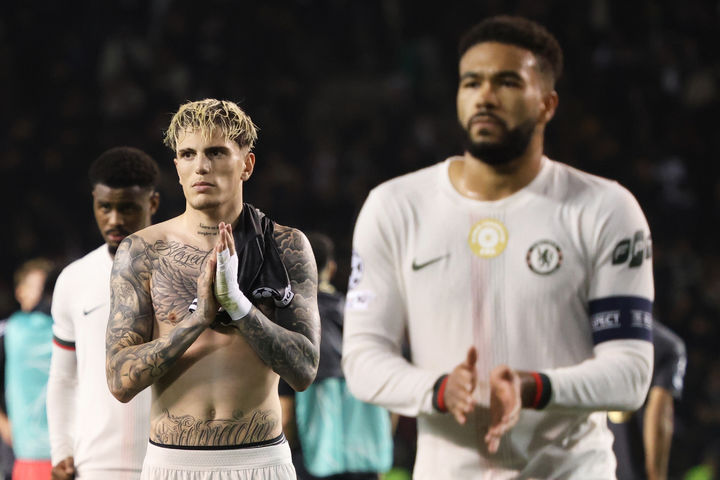 [바쿠=AP/뉴시스] 잉글랜드 프로축구 프리미어리그(EPL) 첼시의 알레한드로 가르나초(왼쪽). 2025.11.05.