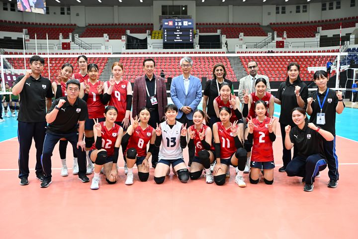 [서울=뉴시스] 한국 16세 이하(U-16) 여자 배구 대표팀, 홍콩과의 2025 U-16 아시아선수권대회 8강 조별리그 E조 1차전서 3-0 완승. (사진=아시아배구연맹 홈페이지 캡처) 2025.11.06. photo@newsis.com *재판매 및 DB 금지