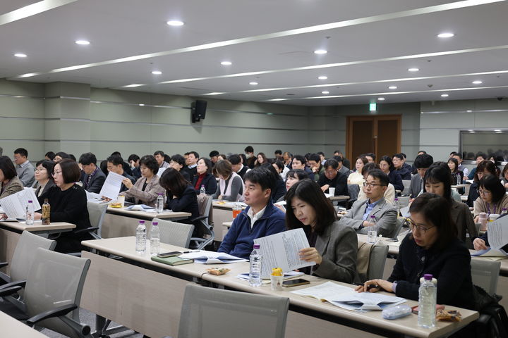 [서울=뉴시스] 소상공인시장진흥공단의 중간관리자 역량강화 교육. (사진=소상공인시장진흥공단 제공) 2025.11.06. photo@newsis.com *재판매 및 DB 금지