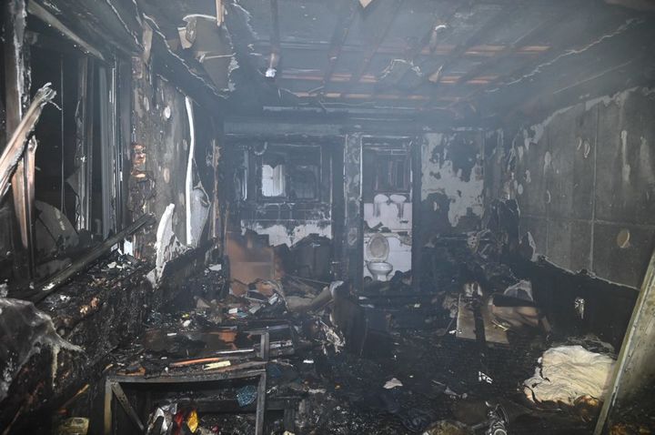 [대구=뉴시스] 5일 오후 10시55분께 대구 서구 내당동의 한 4층짜리 다가구주택 2층 원룸에서 화재가 발생했다. (사진=대구서부소방서 제공) 2025.11.06. photo@newsis.com *재판매 및 DB 금지