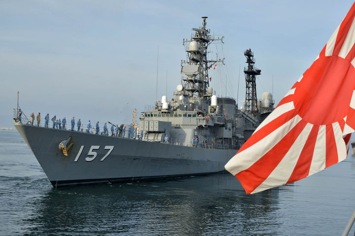 [서울=뉴시스] 중국 외교부 차관보(부장조리)를 지낸 외교관 출신 전문가가 "일본이 아시아·태평양 지역에서 중국과 러시아에 가장 직접적이고 심각한 위협이 될 수 있다"며 양국이 공조해 일본의 군사적 도발에 대비해야 한다고 주장했다. 일본 해상자위대 호위함 사와기리함 자료사진, 2025.12.10 *재판매 및 DB 금지