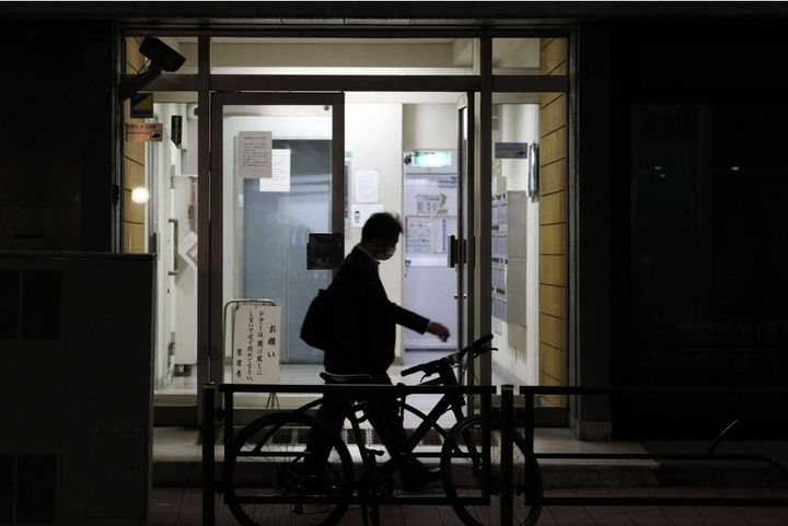 [서울=뉴시스]12세 태국소녀가 성착취를 당한 마사지업소가 위치한 일본 도쿄도 분쿄구의 건물 외관. (사진출처: 아사히신문 캡처)2025.11.06.