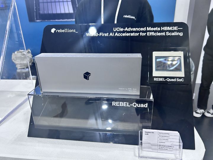 [광주=뉴시스] 손차민 기자 = 제10회 빛가람국제전력기술엑스포(BIXPO) 2025 전시관에서 리벨리온의 AI 반도체가 전시돼 있다. 2025.11.06. charming@newsis.com *재판매 및 DB 금지