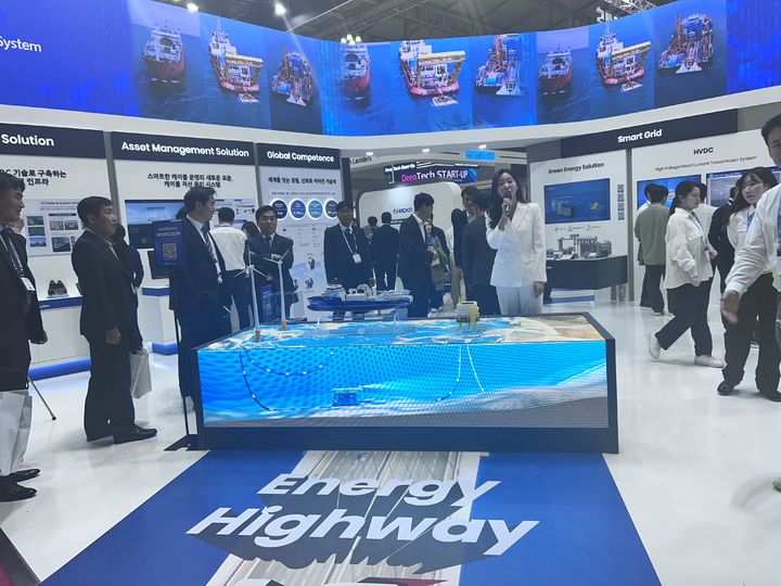 [광주=뉴시스] 손차민 기자 = 제10회 빛가람국제전력기술엑스포(BIXPO) 2025 LS전선 부스 모습이다. 2025.11.06. charming@newsis.com *재판매 및 DB 금지