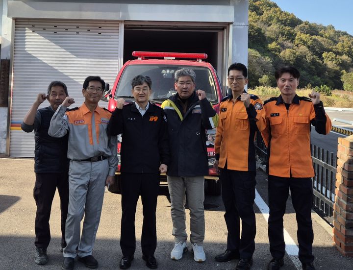 [산청=뉴시스] 산청소방서, 생초면 전담의용소방대 격려 방문 (사진=산청소방서 제공) 2025. 11. 06. photo@newsis.com *재판매 및 DB 금지