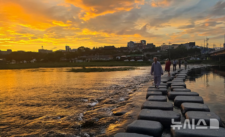 영천 관광 전국사진공모전 입상작 ‘침수교를 건너며’