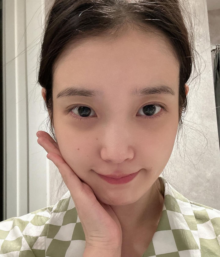 [서울=뉴시스] 가수 겸 배우 아이유. (사진=아이유 인스타그램 캡처) 2025.11.06. photo@newsis.com *재판매 및 DB 금지