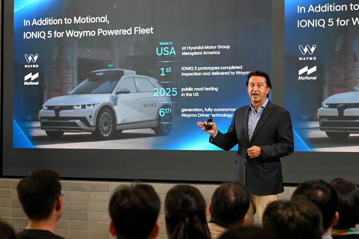 [서울=뉴시스] 호세 무뇨스 현대자동차 사장이 지난해 11월5일 서울 강남구 현대차 강남대로 사옥에서 열린 타운홀 미팅 '2025 리더스 토크'에 참석해 발언하고 있다. (사진=현대차 제공) 2025.11.06. photo@newsis.com *재판매 및 DB 금지