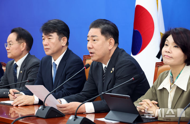 [서울=뉴시스] 김금보 기자 = 김병기 더불어민주당 원내대표가 6일 오전 서울 여의도 국회에서 열린 정책조정회의에서 발언을 하고 있다. 2025.11.06. kgb@newsis.com
