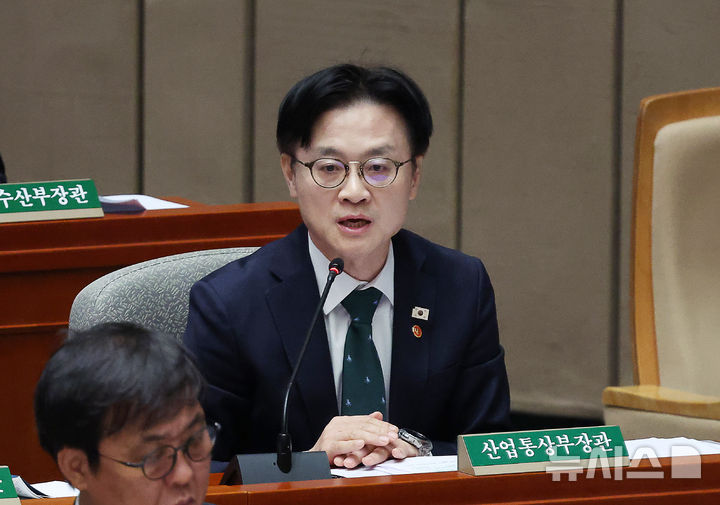 [서울=뉴시스] 김명년 기자 = 김정관 산업통상부 장관 2025.11.06. kmn@newsis.com