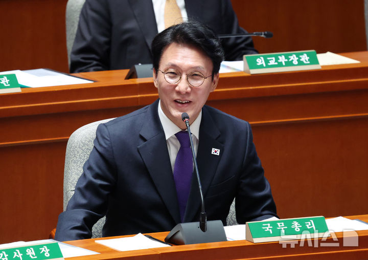 [서울=뉴시스] 김명년 기자 = 김민석 국무총리가 6일 서울 여의도 국회에서 열린 예산결산특별위원회 전체회의에서 의원 질의에 답변하고 있다. 2025.11.06. kmn@newsis.com