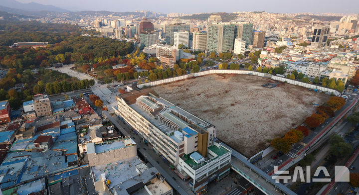 [서울=뉴시스] 조성우 기자 = 사진은 6일 서울 종로구 종묘와 세운4구역 모습. 2025.11.06. xconfind@newsis.com