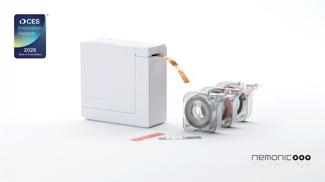 [서울=뉴시스]망고슬래브는 AI 점자 라벨 프린터 '네모닉 닷(Nemonic Dot)'이 내년 1월 열리는 세계 최대 IT·가전 전시회 CES 2026의 최고혁신상(Best of Innovation)을 수상했다고 7일 밝혔다.(사진=망고슬래브 제공) photo@newsis.com *재판매 및 DB 금지