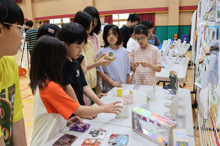 [안동=뉴시스] 성주 수륜초등학교 질문축제 (사진=경북교육청 제공) 2025.11.07. photo@newsis.com *재판매 및 DB 금지