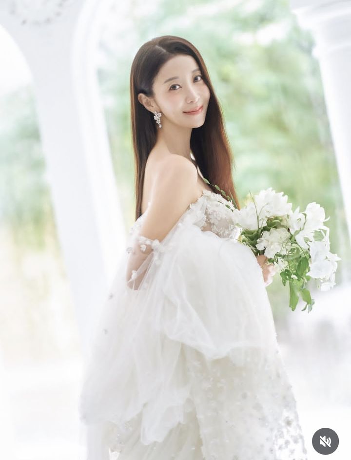 [서울=뉴시스] 원진서. (사진=원진서 인스타그램 캡처) 2025.11.07. photo@newsis.com *재판매 및 DB 금지