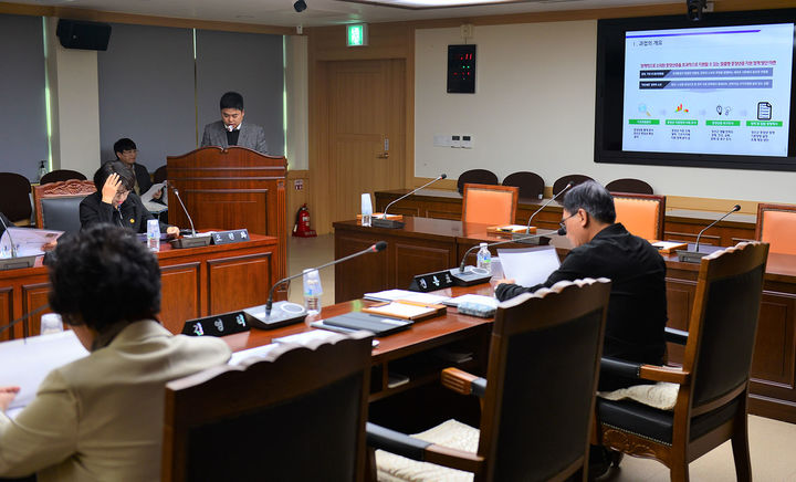 지난 6일 정선군의회에서 진행한 ‘중장년 맞춤형 지원 정책’ 연구용역 최종보고회.(사진=정선군 제공) *재판매 및 DB 금지