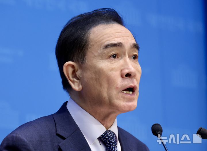 [서울=뉴시스] 조성봉 기자= 태영호 우크라이나 포로 북한군 자유송환 비대위원장이 7일 오전 서울 여의도 국회 소통관에서 열린 우크라이나 포로 북한군 자유송환 비상대책위원회 결성 관련 기자회견에서 발언을 하고 있다. 2025.11.07. suncho21@newsis.com