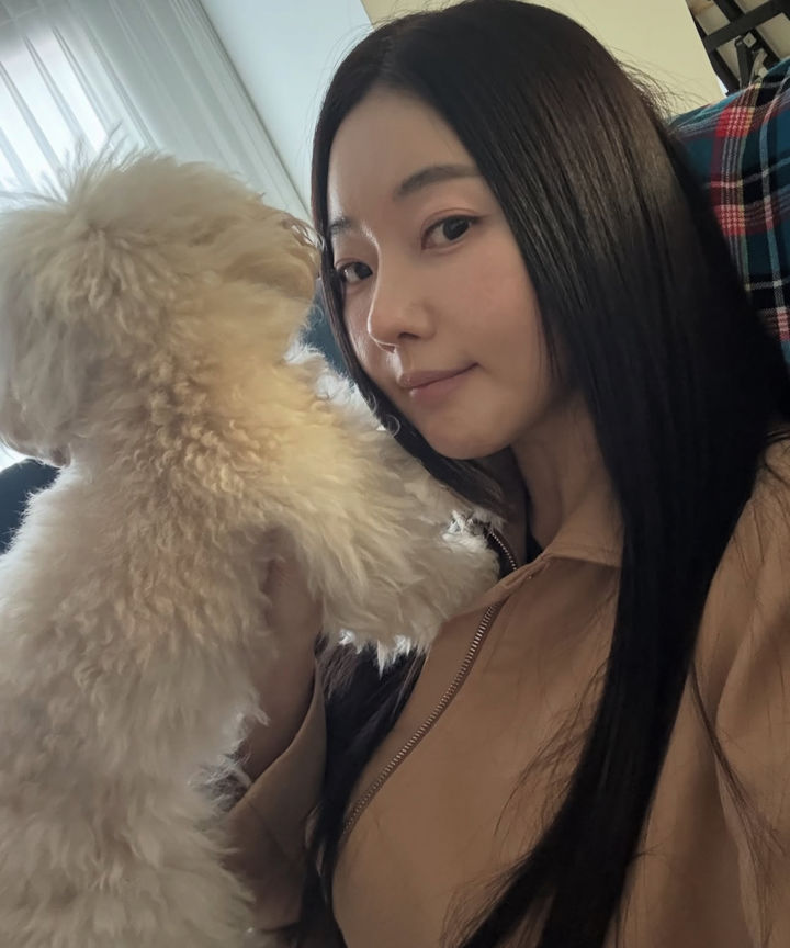 [서울=뉴시스] 배우 김사랑. (사진=김사랑 인스타그램 캡처) 2025.11.07. photo@newsis.com *재판매 및 DB 금지