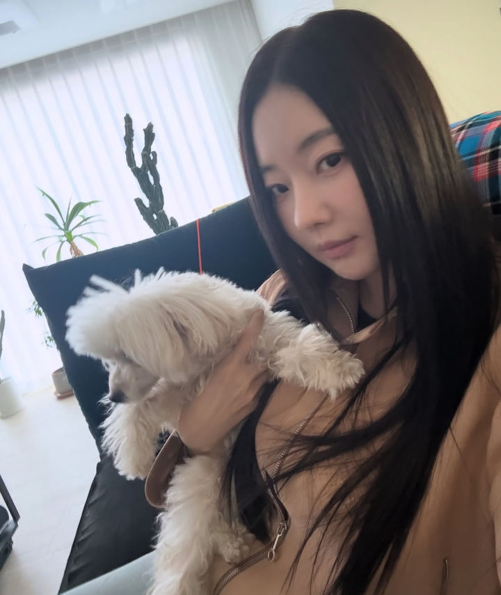 [서울=뉴시스] 배우 김사랑. (사진=김사랑 인스타그램 캡처) 2025.11.07. photo@newsis.com *재판매 및 DB 금지