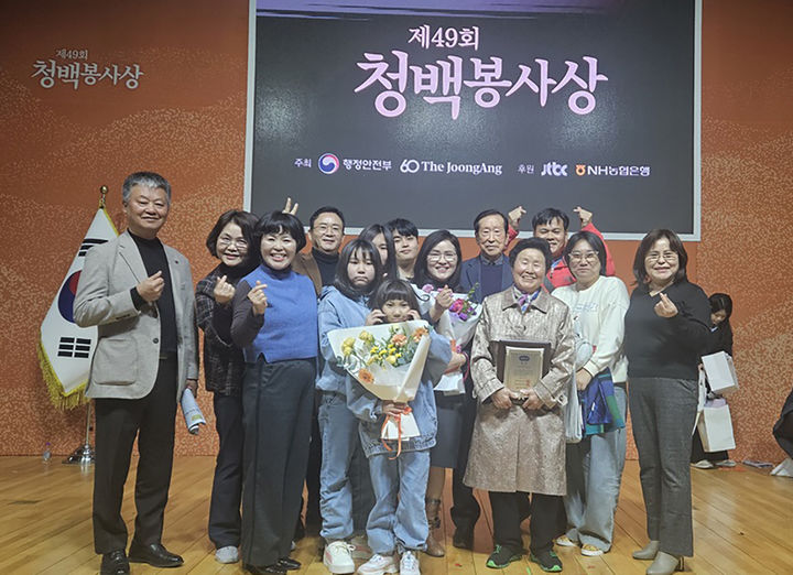 [진도=뉴시스]'제49회 청백봉사상' 본상 수상한 진도군청 최유림 희망복지팀장. (사진=진도군 제공) 2025.11.07. photo@newsis.com *재판매 및 DB 금지