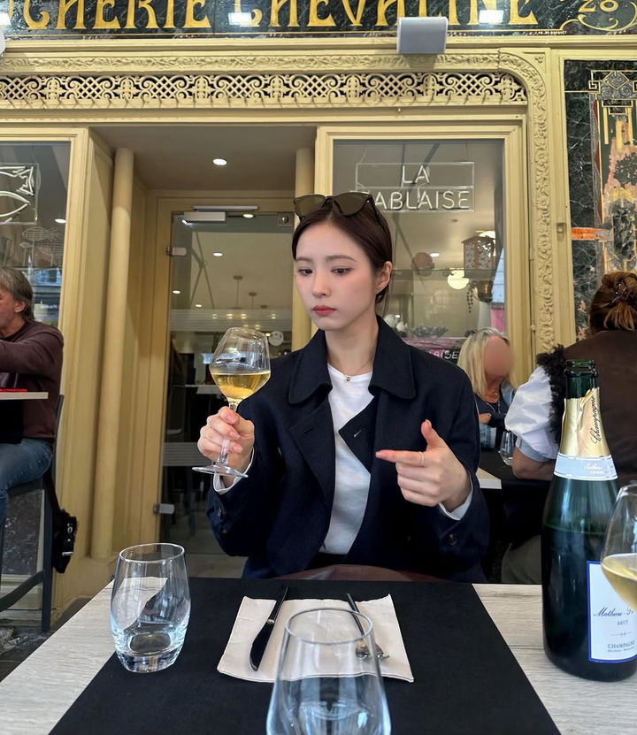 [서울=뉴시스] 배우 신세경. (사진=신세경 인스타그램 캡처) 2025.11.07. photo@newsis.com *재판매 및 DB 금지