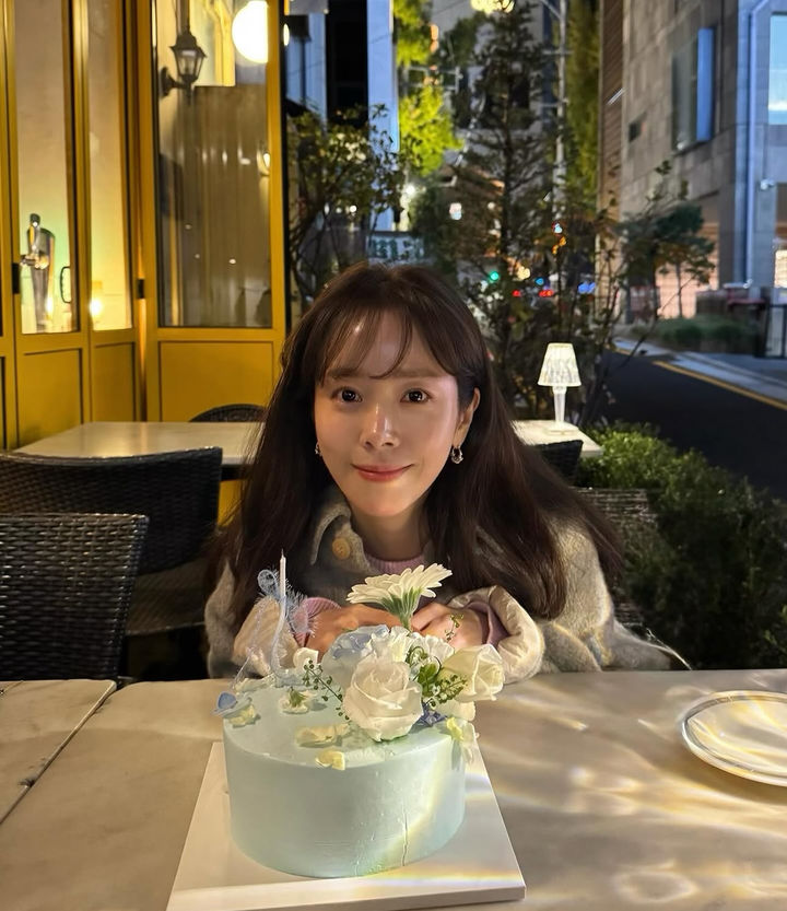 [서울=뉴시스] 배우 한지민. (사진=한지민 인스타그램 캡처) 2025.11.07. photo@newsis.com *재판매 및 DB 금지