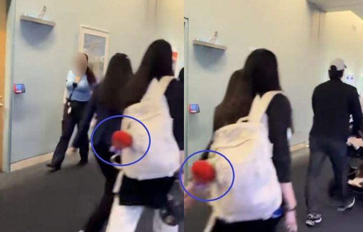 [서울=뉴시스]오타니 쇼헤이 아내 마미코 씨가 메고 있는 흰색 가방에 매달린 빨간색 인형이 방탄소년단(BTS)의 뷔가 개발한 인형 '타타'인 것 같다는 추측이 나오고 있다. (사진출처: 일본 뉴스포스트세븐 캡처)2025.11.07.