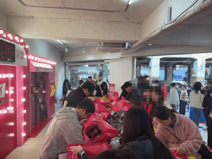 [서울=뉴시스] 전병훈 기자 = 7일 서울 성수동에서 열린 알리익스프레스(AliExpress)의 '11초 장바구니 챌린지' 팝업스토어 모습 *재판매 및 DB 금지