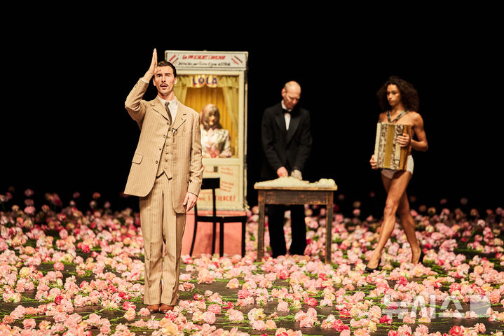  [서울=뉴시스]6일 서울 강서구 LG아트센터에서 독일 현대 무용계의 거장 피나 바우쉬(1940~2009)의 대표작 '카네이션'이 무대에 다시 올랐다. (사진=LG아트센터 제공)