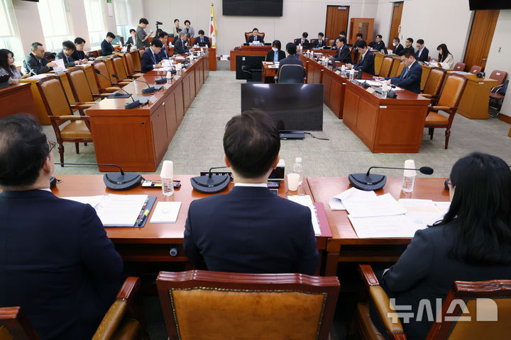 [서울=뉴시스] 김명년 기자 = 7일 오전 서울 여의도 국회에서 법제사법위원회 예산결산기금심사소위원회가 열리고 있다. 2025.11.07. kmn@newsis.com